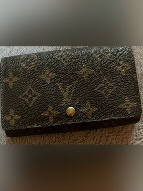 LV Wallet